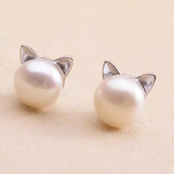 TT-Faux Pearl and Silvertone Cat Ears Earrings - Picture 1 of 4